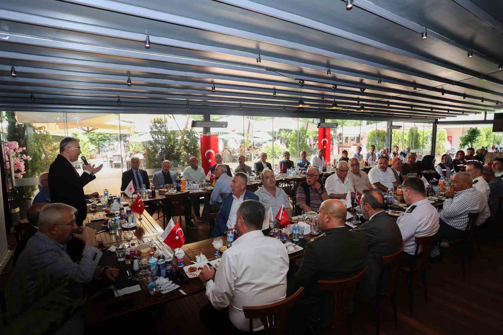 Bursa Valisi Erol Ayyıldız, şehit babaları ve gazi babalarla bir araya geldi
