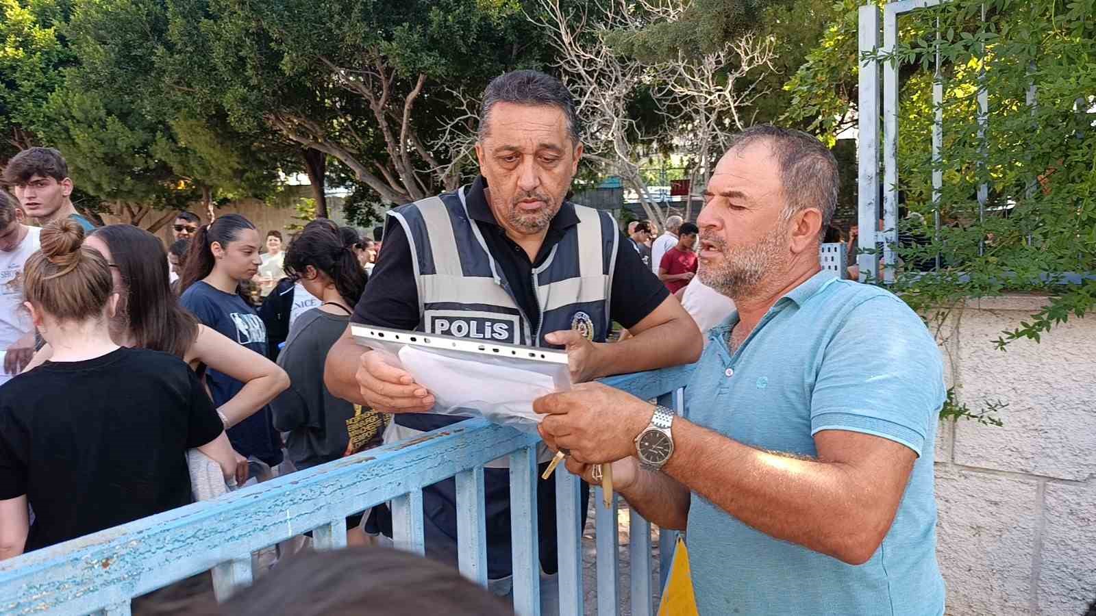 Manavgat&rsquo;ta LGS heyecanı: Veliler dua etti, &ouml;ğrenciler ter d&ouml;kt&uuml;
