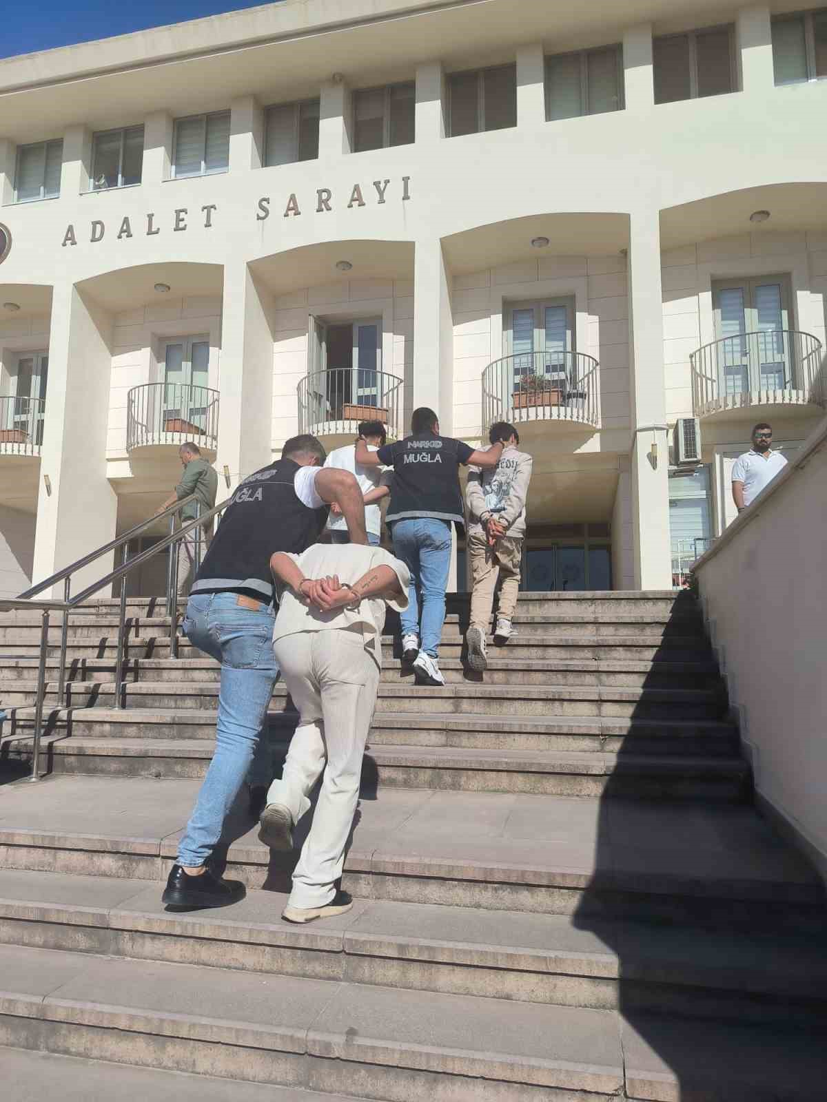 Uyuşturucu operasyonunda 3 tutuklama
