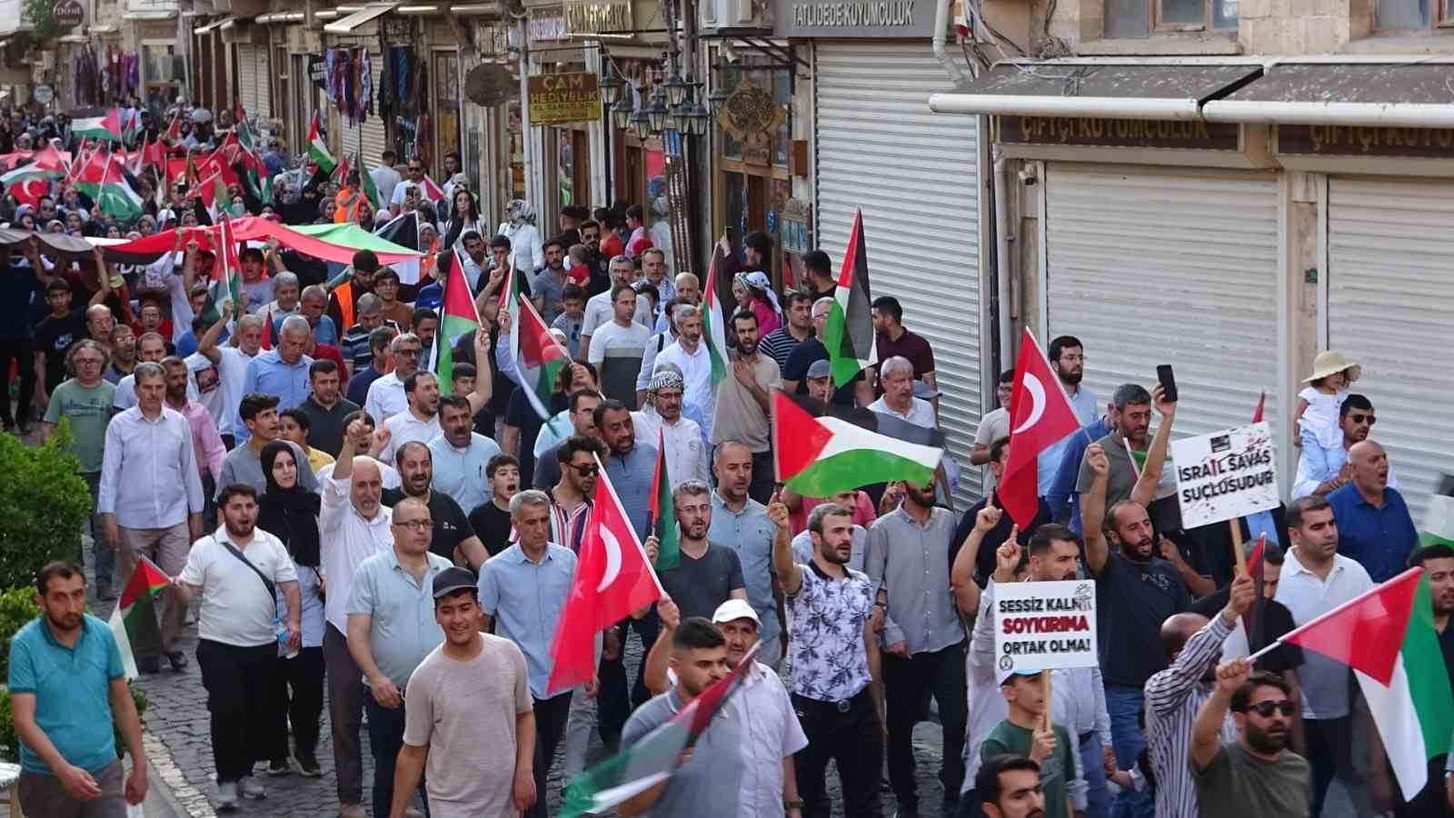 Bakan Işıkhan, Mardin’de Gazze’ye destek yürüyüşüne katıldı