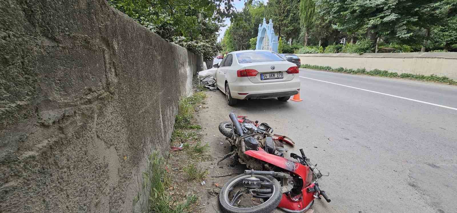 Otomobille çarpışan motosikletin sürücüsü ağır yaralandı