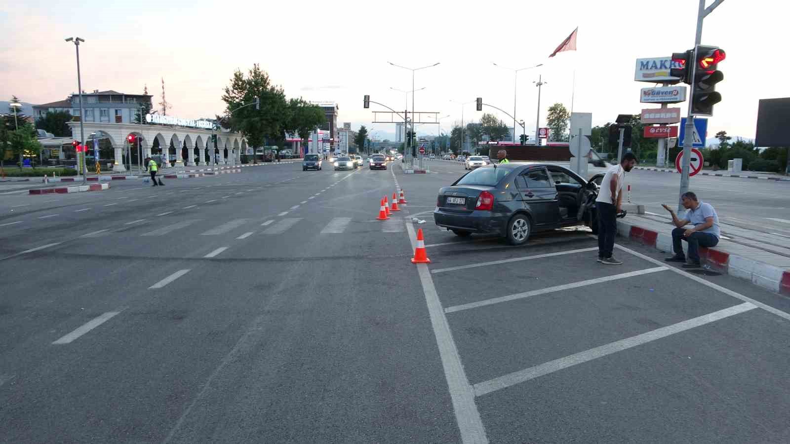 Malatya&rsquo;da iki otomobil &ccedil;arpıştı: 2 yaralı
