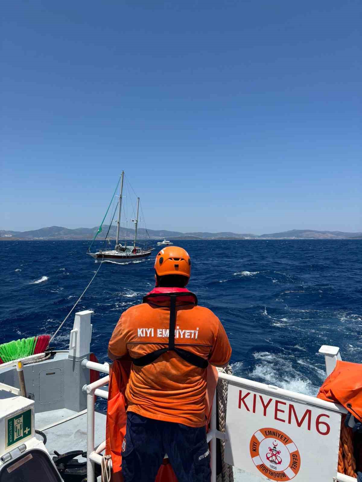Bodrum’da sürüklenen tekne KIYEM ekiplerince kurtarıldı