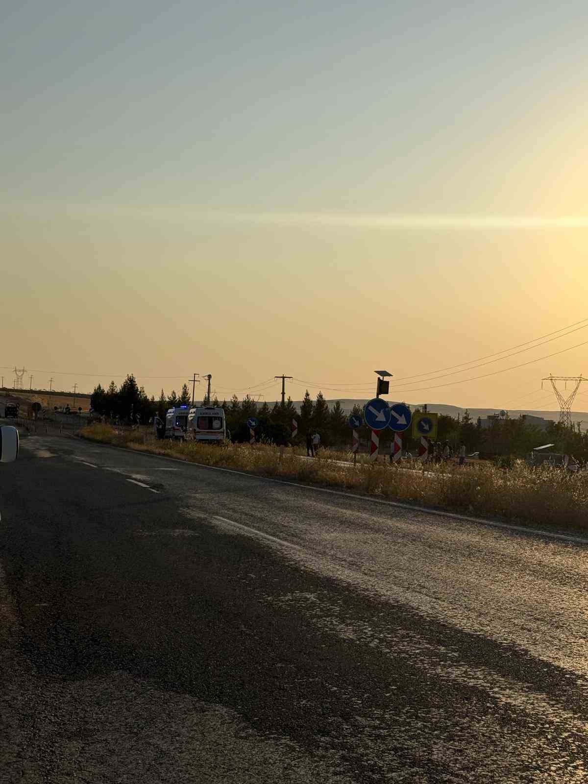 Siirt’te otomobil şarampole devrildi: 4 yaralı