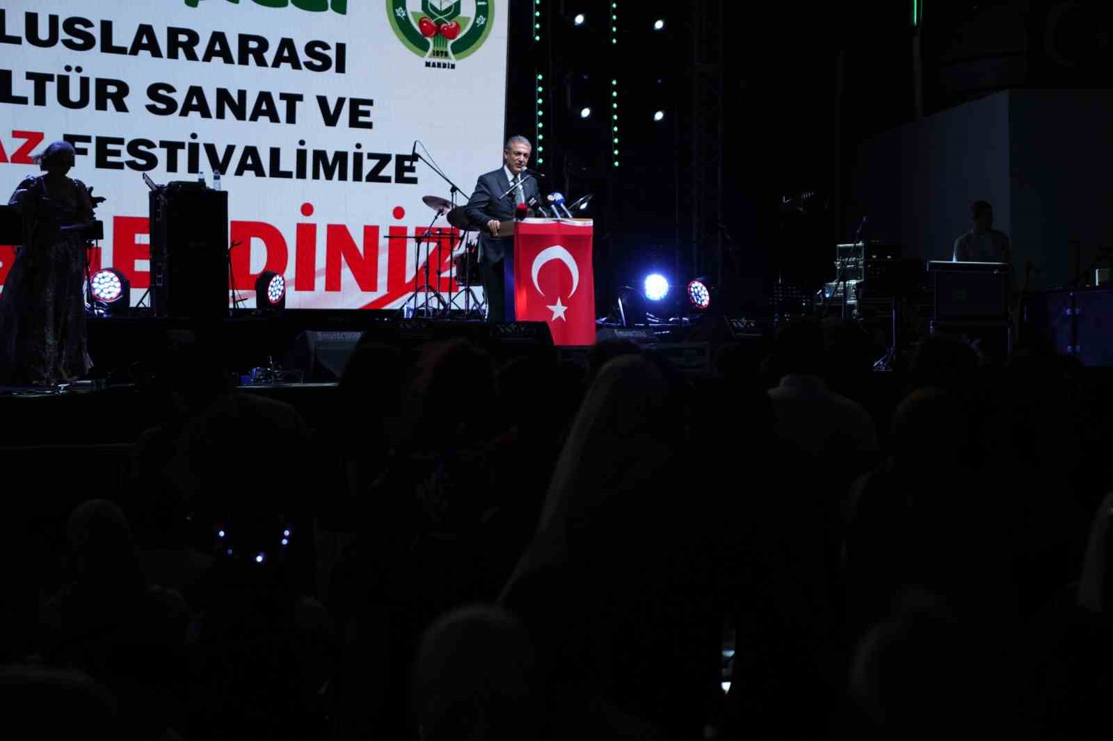 Bakanı Işıkhan "Yeşilli Uluslararası Kültür Sanat ve Kiraz Festivali"ne katıldı
