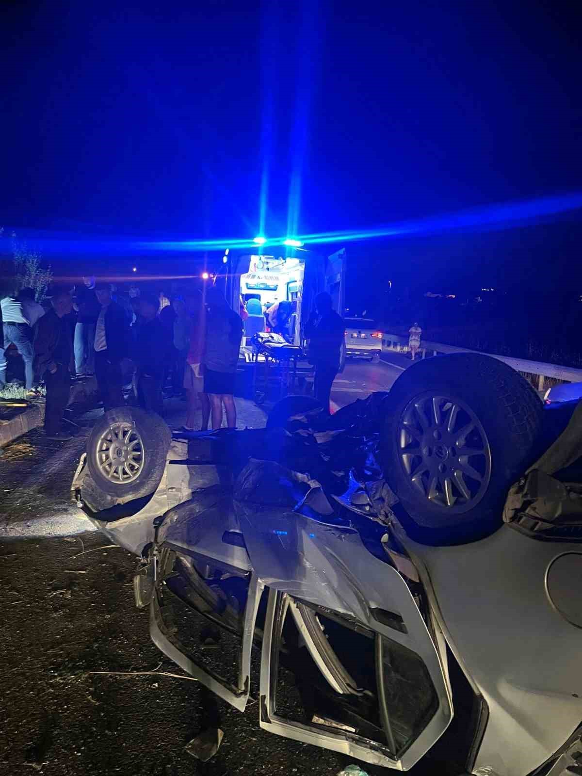 Kontrolden &ccedil;ıkan otomobil ters d&ouml;nd&uuml;: 2 yaralı
