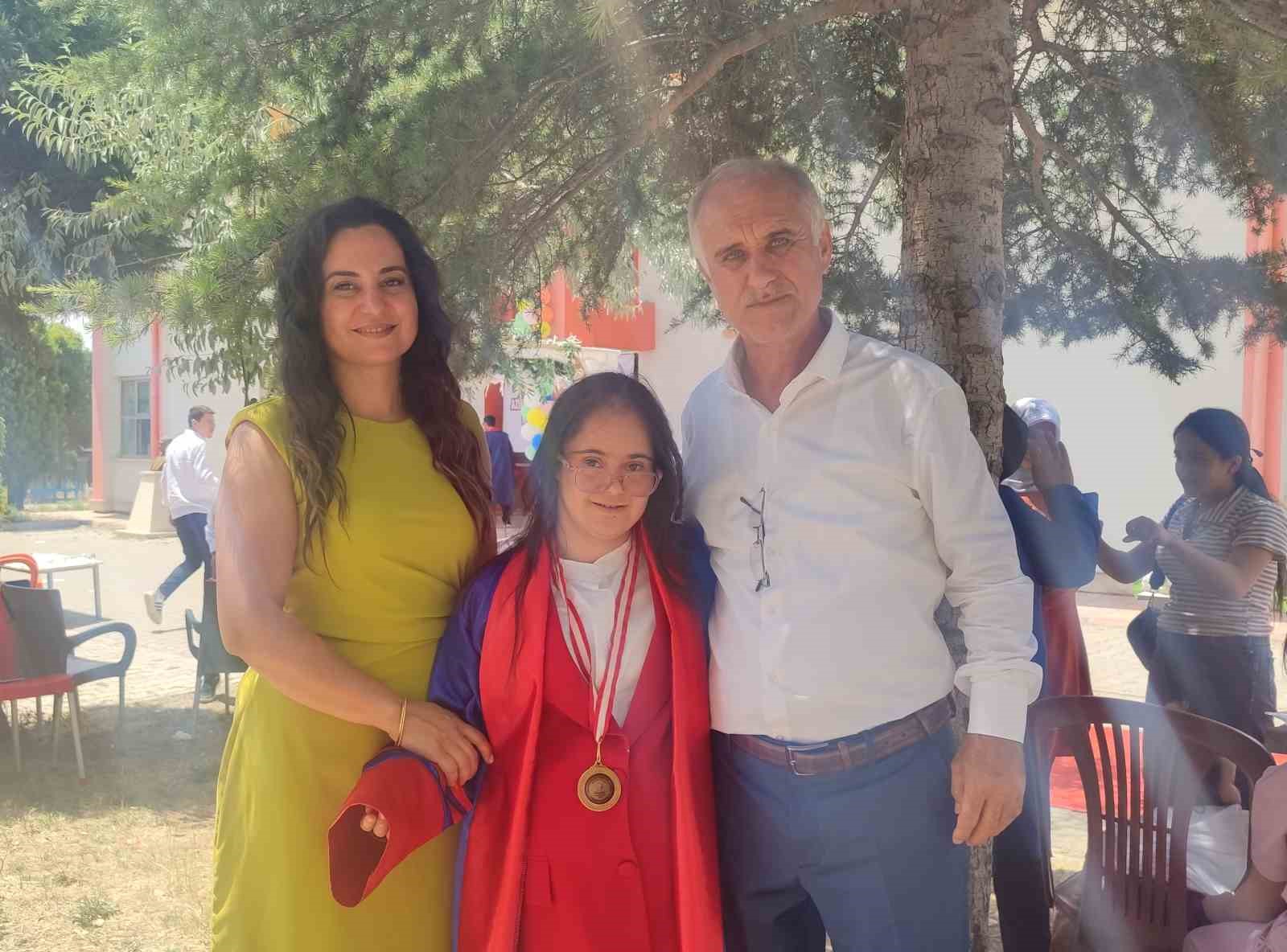 Özel çocuklar mezuniyet coşkusu yaşadı