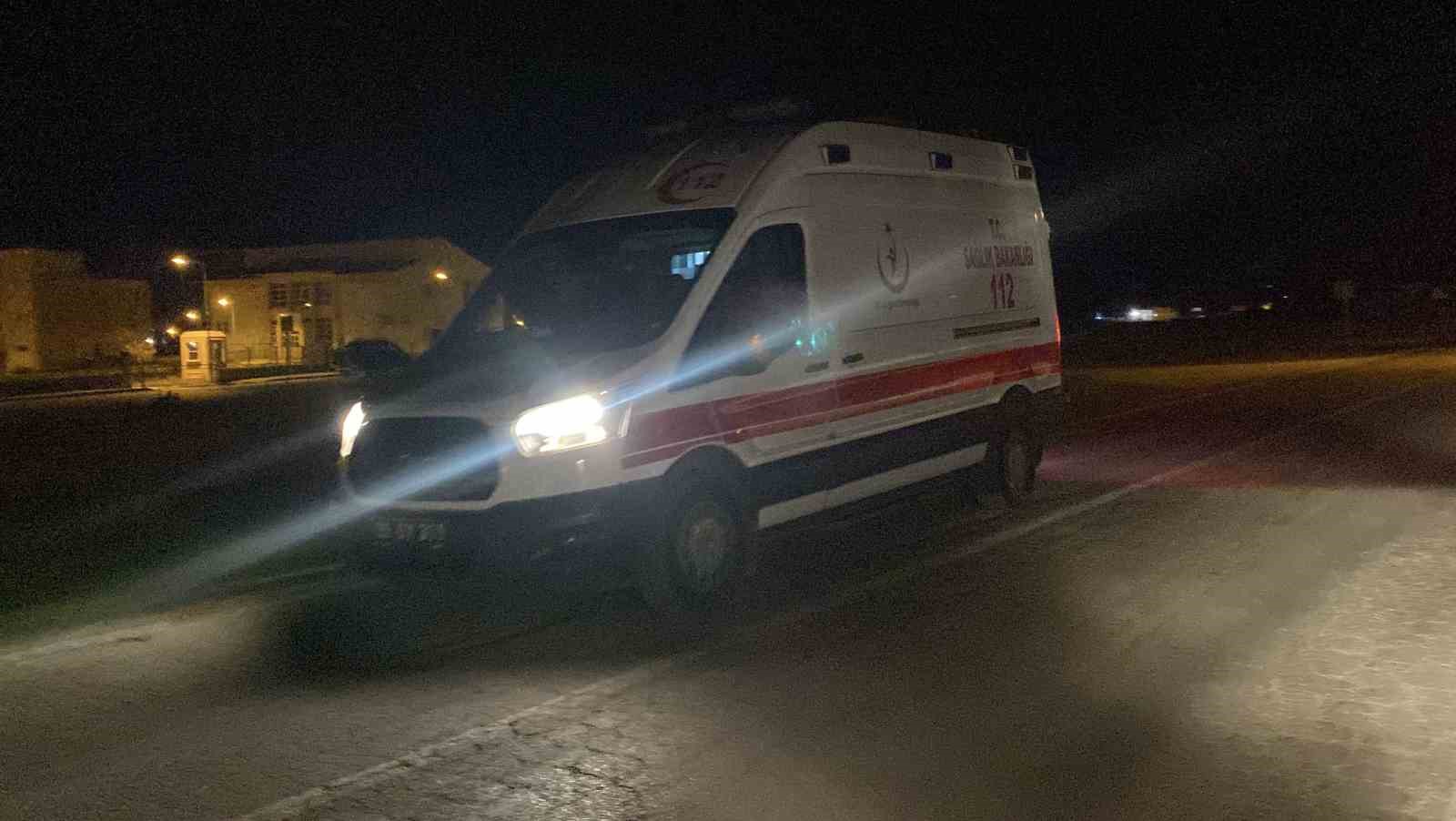 Sokak d&uuml;ğ&uuml;n&uuml;nde g&ouml;ğs&uuml;ne yorgun mermi isabet eden kadın yaralandı
