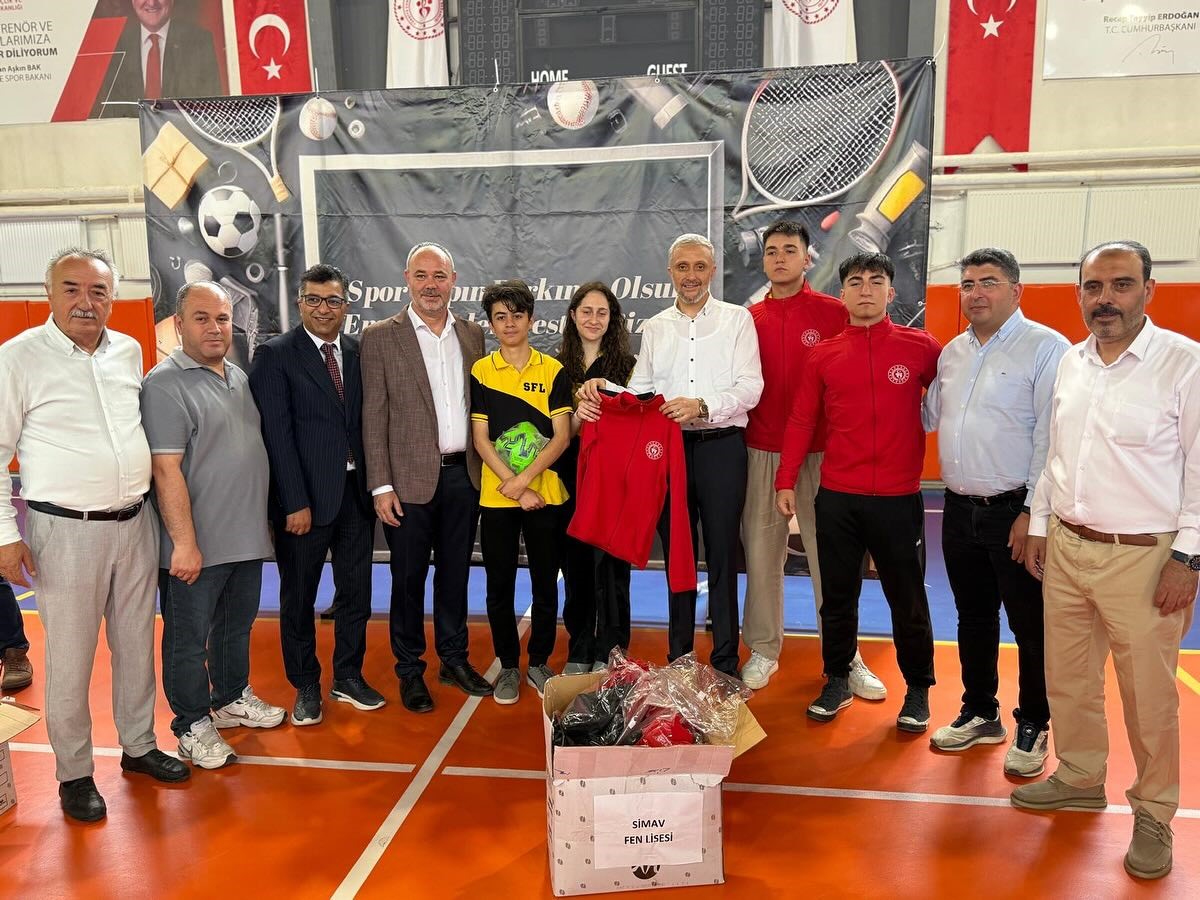 Kütahya’nın ilçelerinde 42 okula spor malzemesi desteği