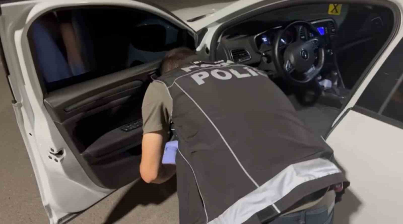 Batman’da kilim arasına zulalanmış 5 kilo skunk ele geçirildi: 1 tutuklama
