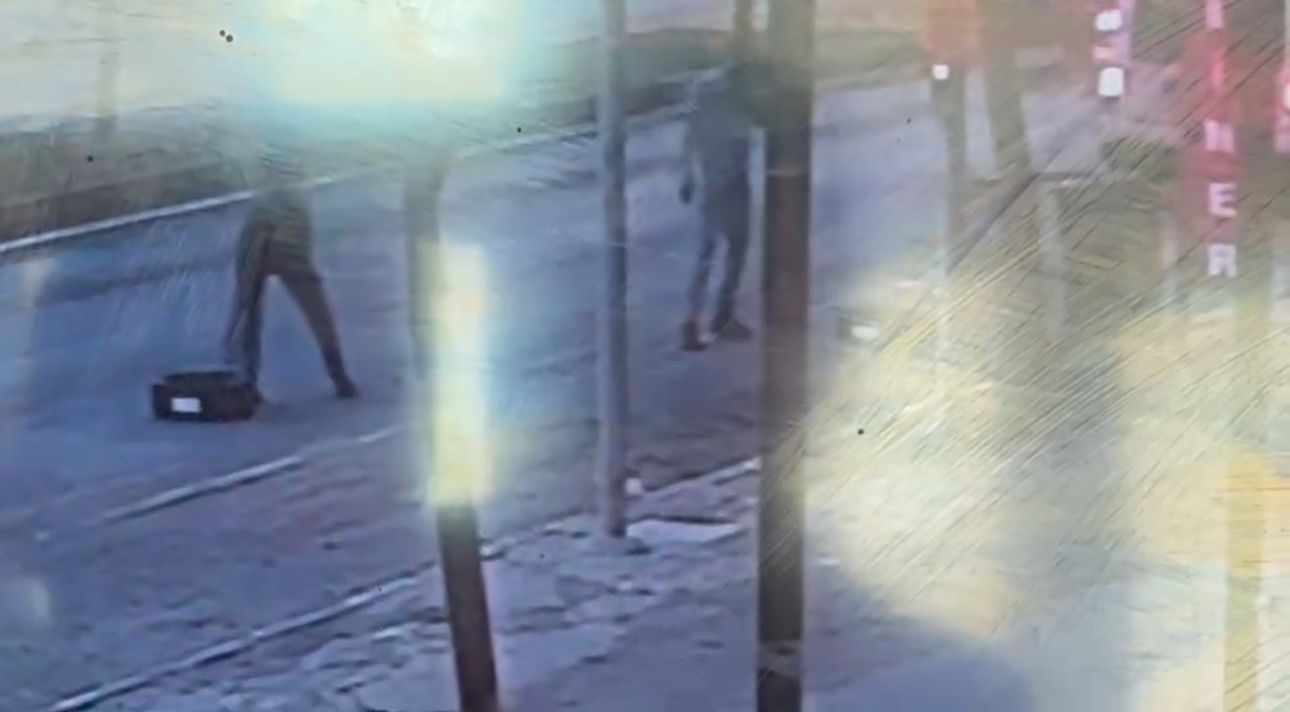 Siverek’te kamyonetten düşen tekerlekleri çaldılar