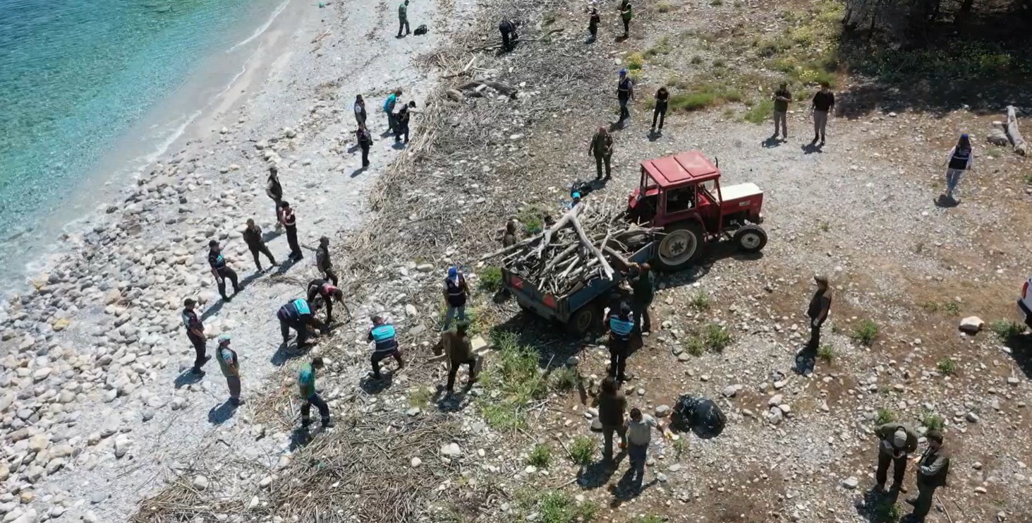 Milli Park’ta ziyarete kapalı koylar temizlendi
