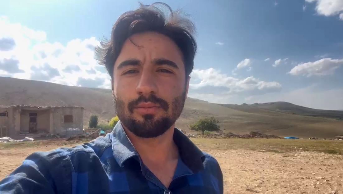 Hayvanlarını otlatırken fark etti, o anları kaydetti