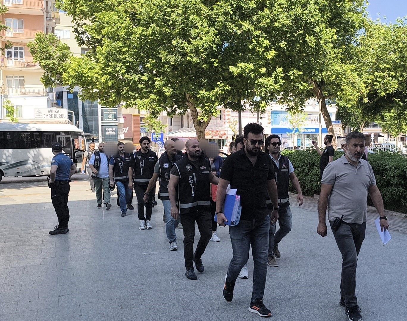 &rsquo;Galerici&rsquo; adı altında tefecilik yapanlara operasyon: 9 g&ouml;zaltı
