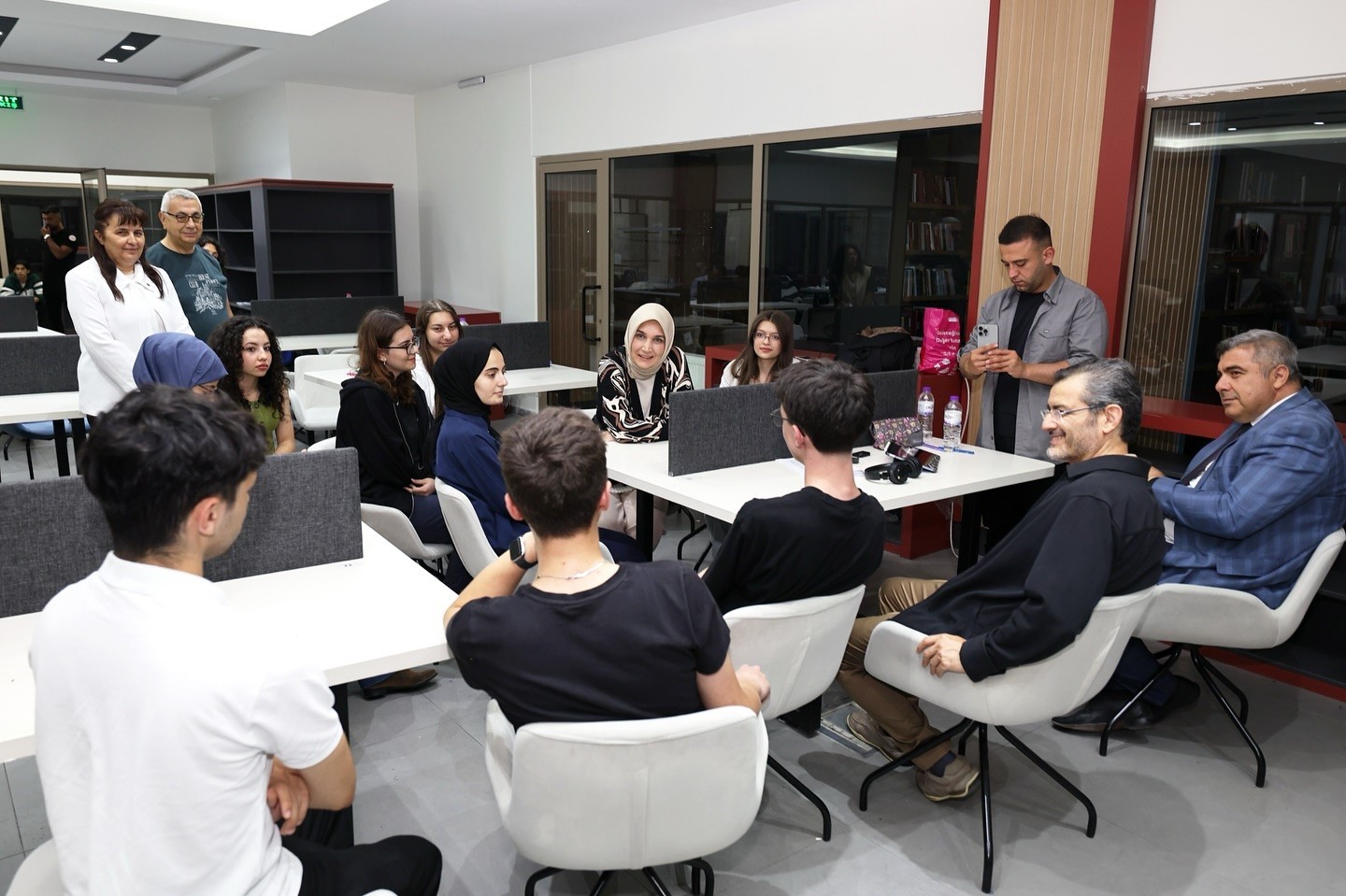 Vali Yiğitbaşı gençlerin taleplerini dinledi