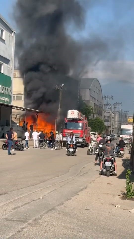 İnegöl Mobilya sanayinde yangın