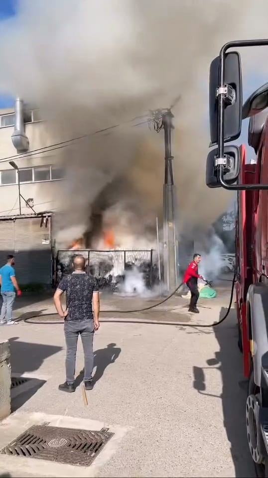 İneg&ouml;l Mobilya sanayinde yangın
