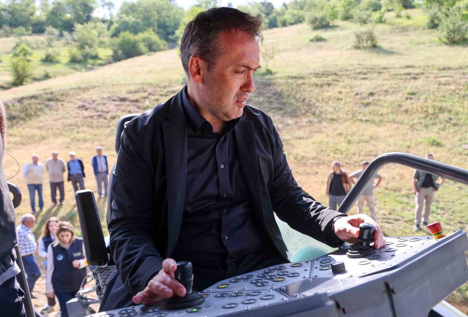 Sezonun ilk asfaltını Vali S&ouml;zer attı
