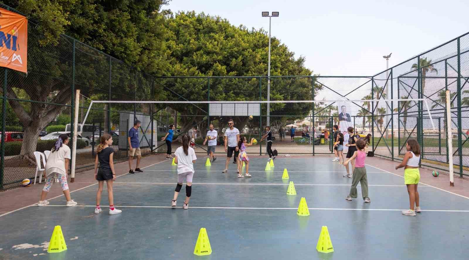 Mersinde Babalar Gnnde hem spor hem elence dolu kutlama
