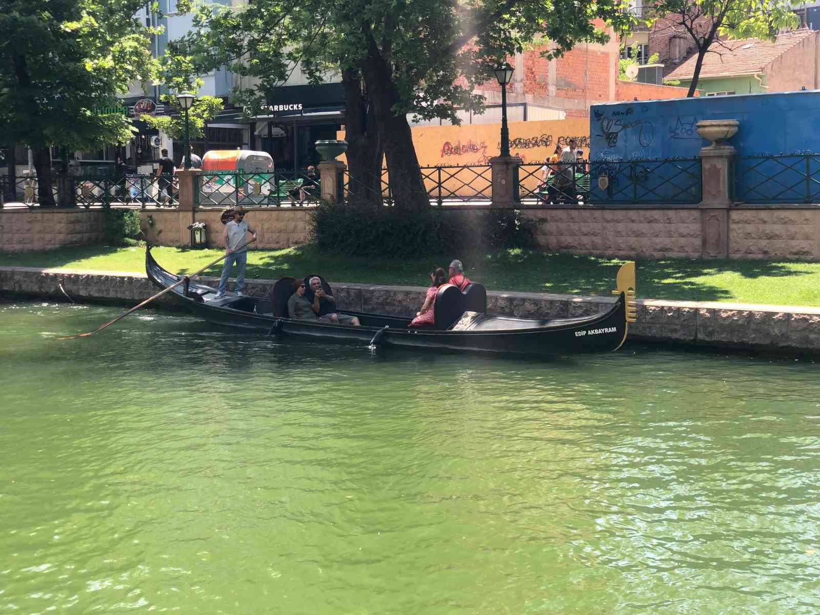 Yaz mevsiminin gelmesiyle gondol turlarına talep arttı