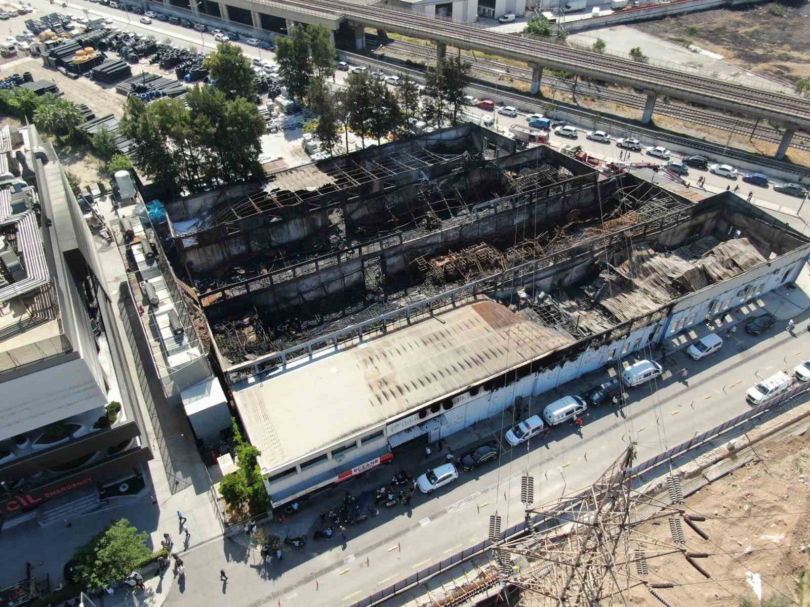 Yangındaki büyük hasar gün aydınlanınca ortaya çıktı