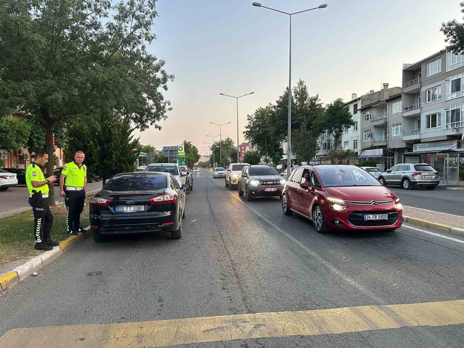 Trafik ekiplerinden ters yön ve hatalı park denetimi!