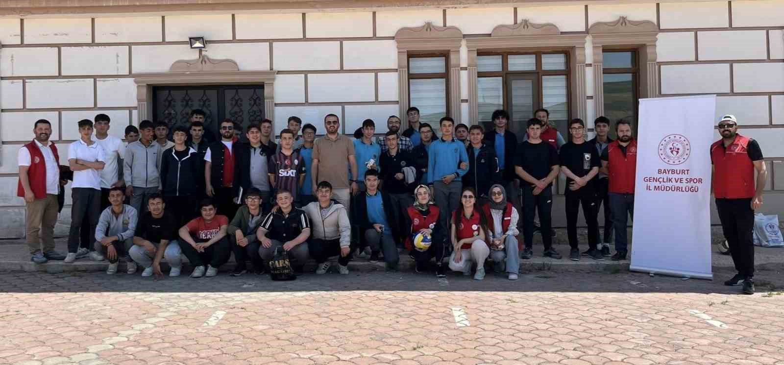 Bayburt&rsquo;ta lise &ouml;ğrencilerine y&ouml;nelik yıl sonu şenliği d&uuml;zenlendi
