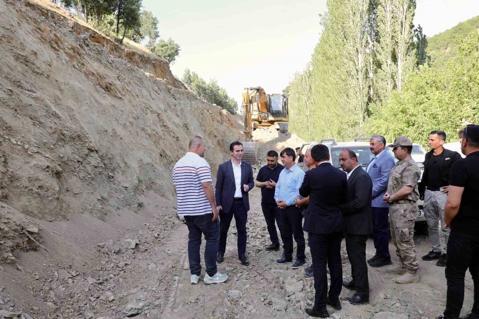 Bitlis Valisi Karakaya Hizan’da kamu yatırımlarını inceledi
