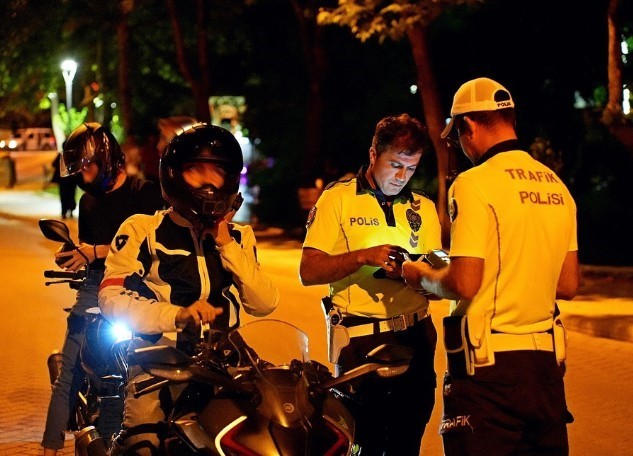 Isparta’da kurallara uymayan 14 sürücüye ceza kesildi