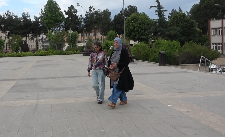 Eşini 5 yerinden bıçaklayan sanığa ’haksız tahrik’ indirimiyle 13 yıl 6 ay hapis
