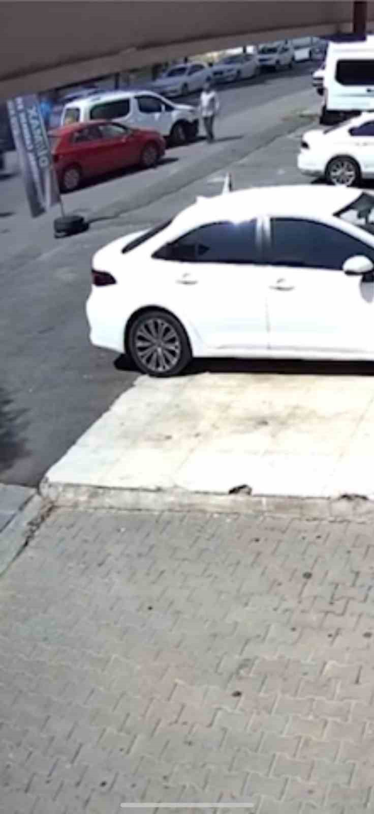 Diyarbakır’da trafik kazası güvenlik kamerasına yansıdı
