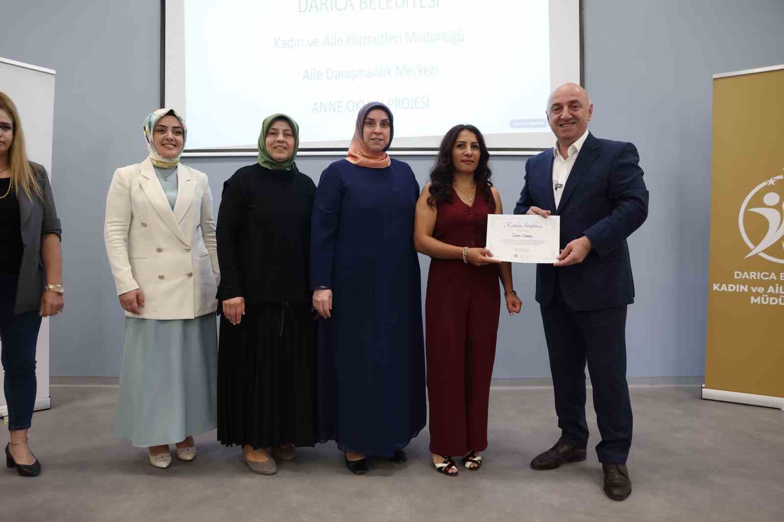 "Anne Okulu" ilk mezunlarını verdi