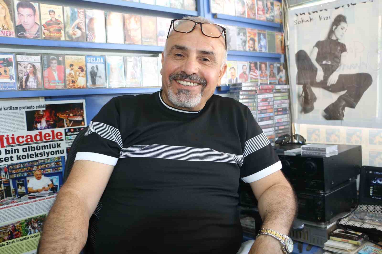 20 metrekarelik dükkanına binlerce kaset sığdırdı: Yarım asrı aşkın süredir nostalji ile yaşıyor

