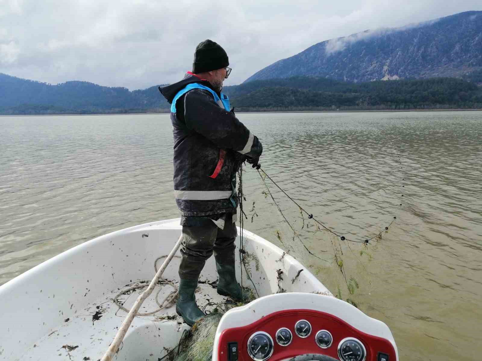 Isparta&rsquo;da su &uuml;r&uuml;nleri av yasağı bug&uuml;n itibarıyla sona erdi
