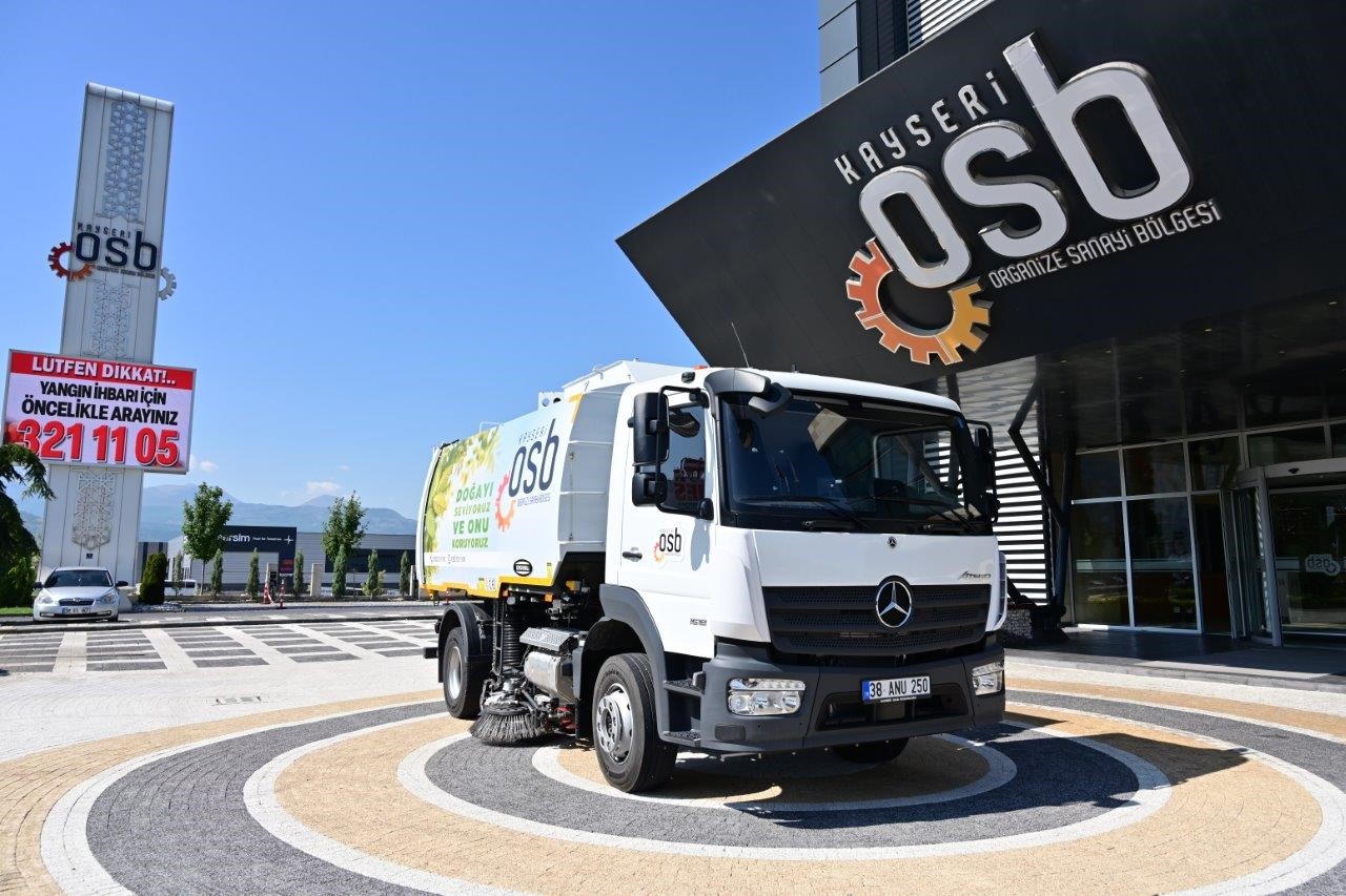 Kayseri OSB ara&ccedil; filosuna vakumlu yol s&uuml;p&uuml;rme aracı eklendi
