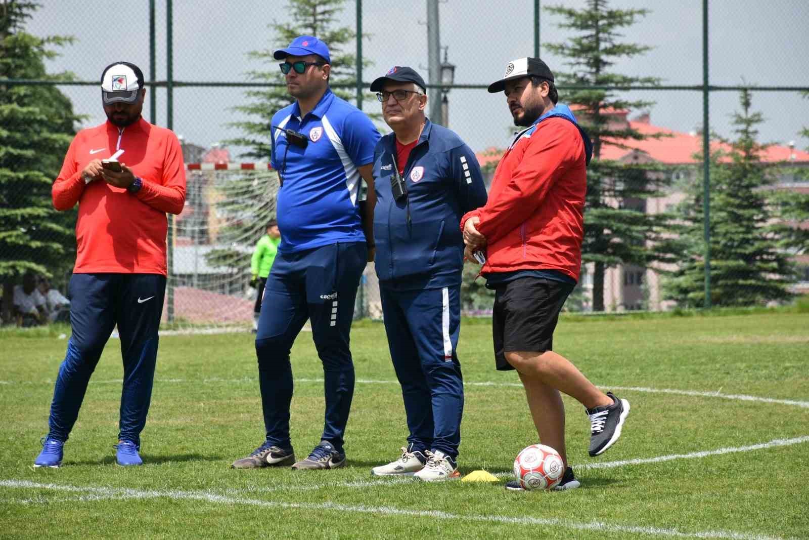 Altınordu futbol şenliği Erzurum&rsquo;da yapıldı
