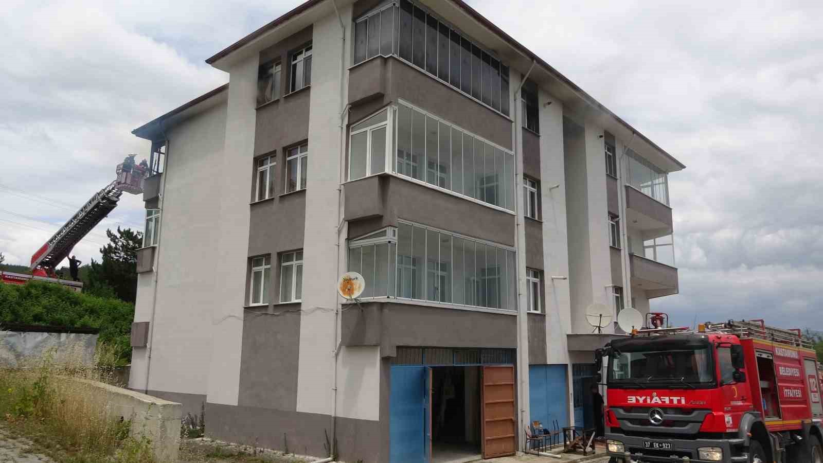 Kastamonu&rsquo;da alevlere teslim olan daire kullanılamaz hale geldi
