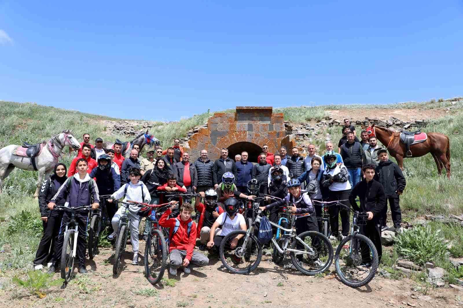 Tarihe pedallayarak ulaşıldı: Çobandede tabyasında anlamlı buluşma