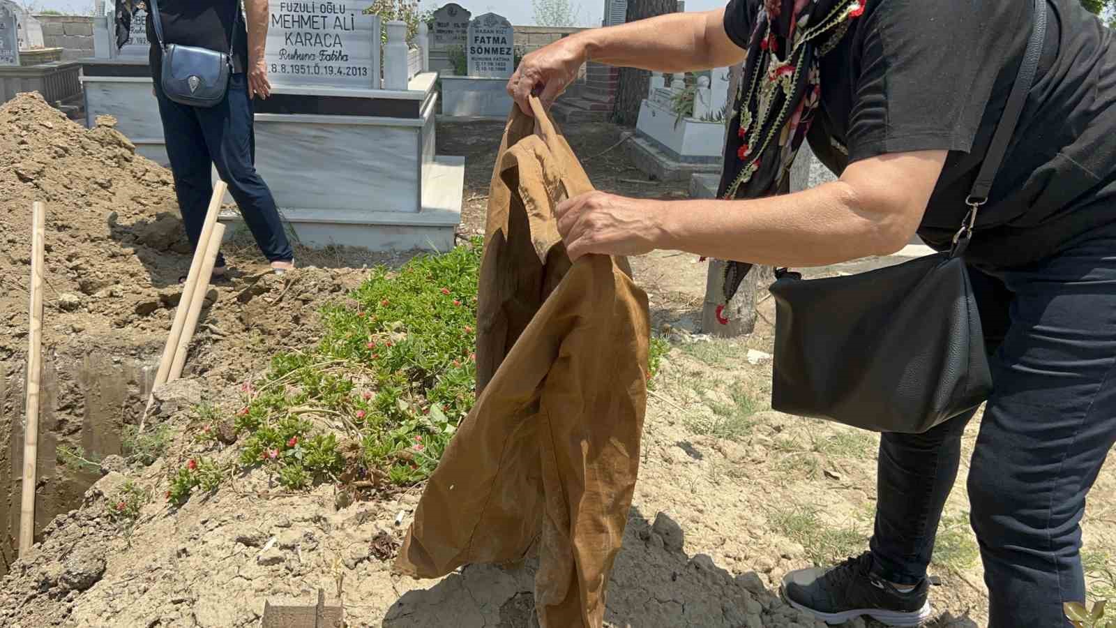 Baba ve kızları yan yana defnedildi