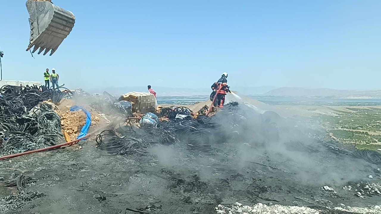 Malatya&rsquo;da şantiyede korkutan yangın
