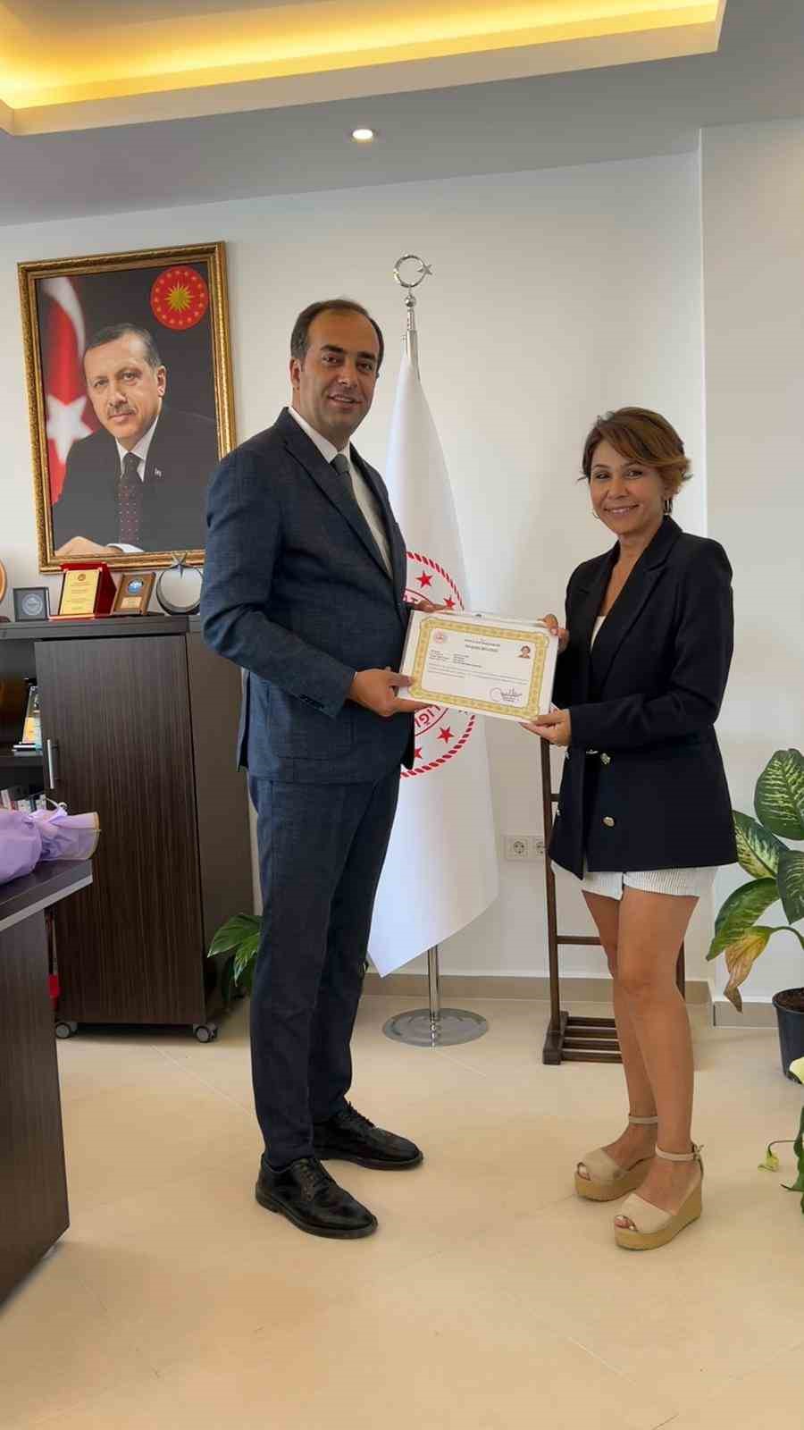 Dat&ccedil;a&rsquo;da eğitim y&ouml;neticilerine başarı belgesi takdim edildi
