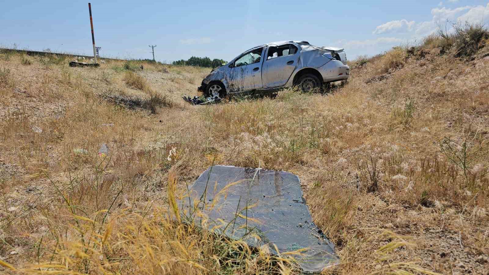 Adilcevaz&rsquo;da otomobil takla attı: 6 yaralı
