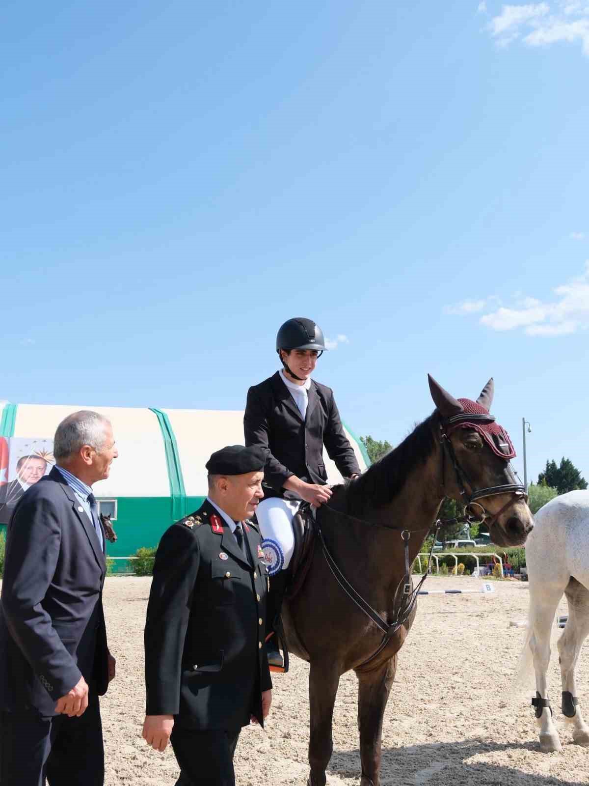 Jandarmanın 186. yılı binicilikle kutlandı