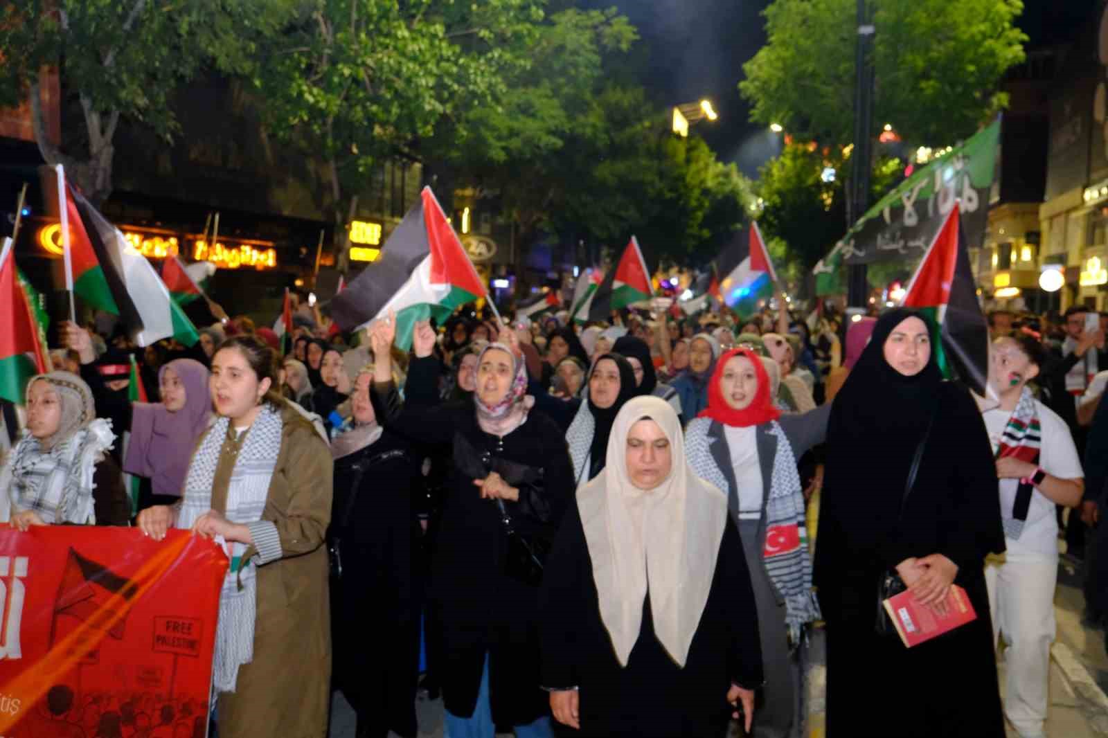 Van&rsquo;da Gazze i&ccedil;in k&uuml;resel y&uuml;r&uuml;y&uuml;ş
