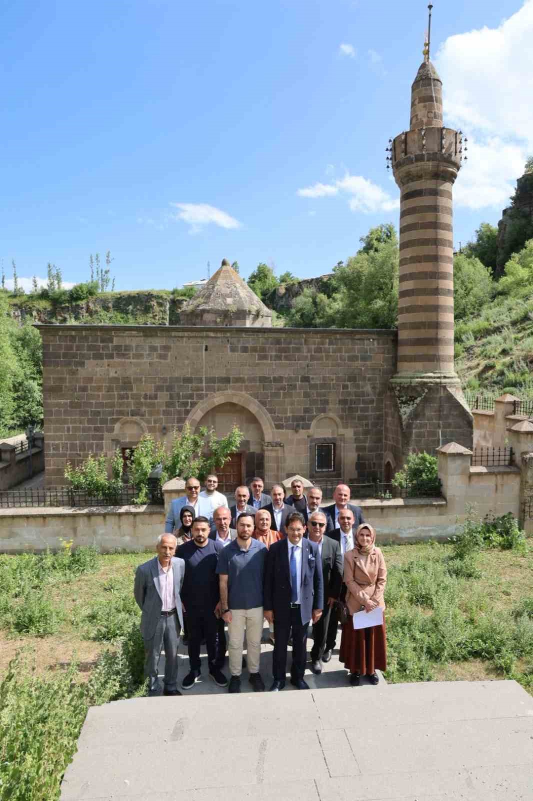 Erzurum Ticaret Borsası&rsquo;ndan Hınıs&rsquo;a &ccedil;ıkarma: &Uuml;yelerle buluşma, yerel &uuml;r&uuml;nlere destek, turizm vurgusu
