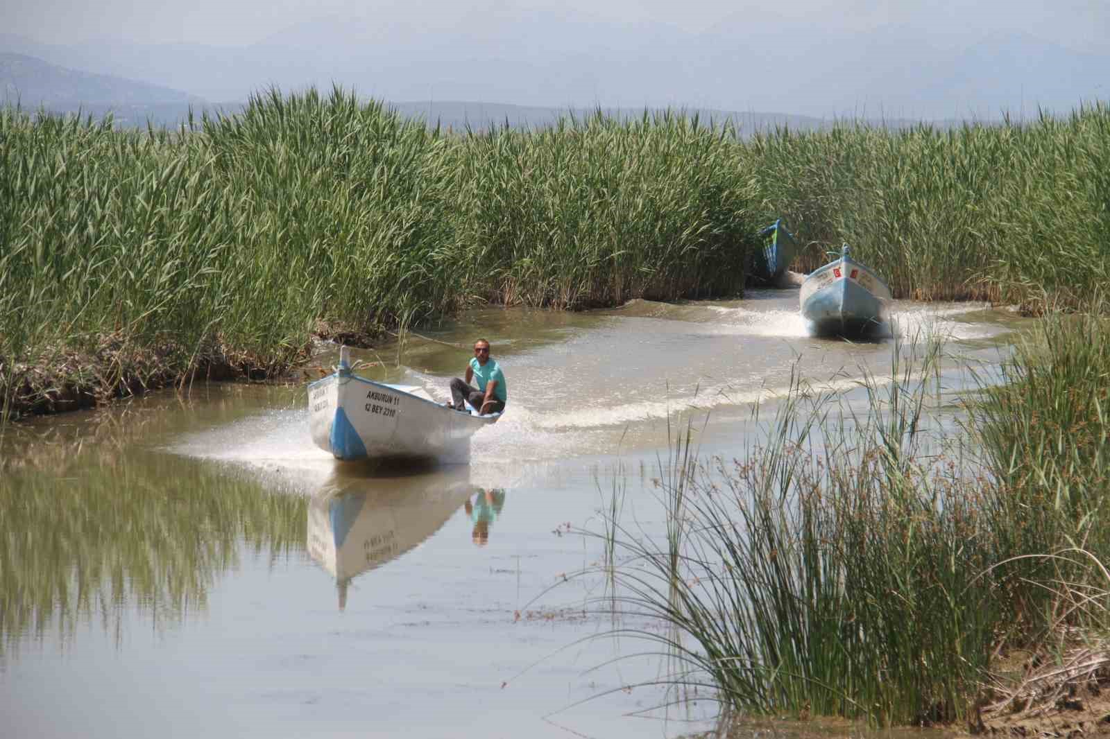 Balıkçılar "Vira Bismillah" diyerek Beyşehir Gölü’nde su ürünleri avlanma sezonunu açtı