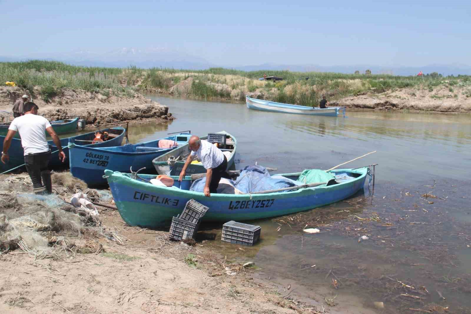 Balık&ccedil;ılar "Vira Bismillah" diyerek Beyşehir G&ouml;l&uuml;&rsquo;nde su &uuml;r&uuml;nleri avlanma sezonunu a&ccedil;tı
