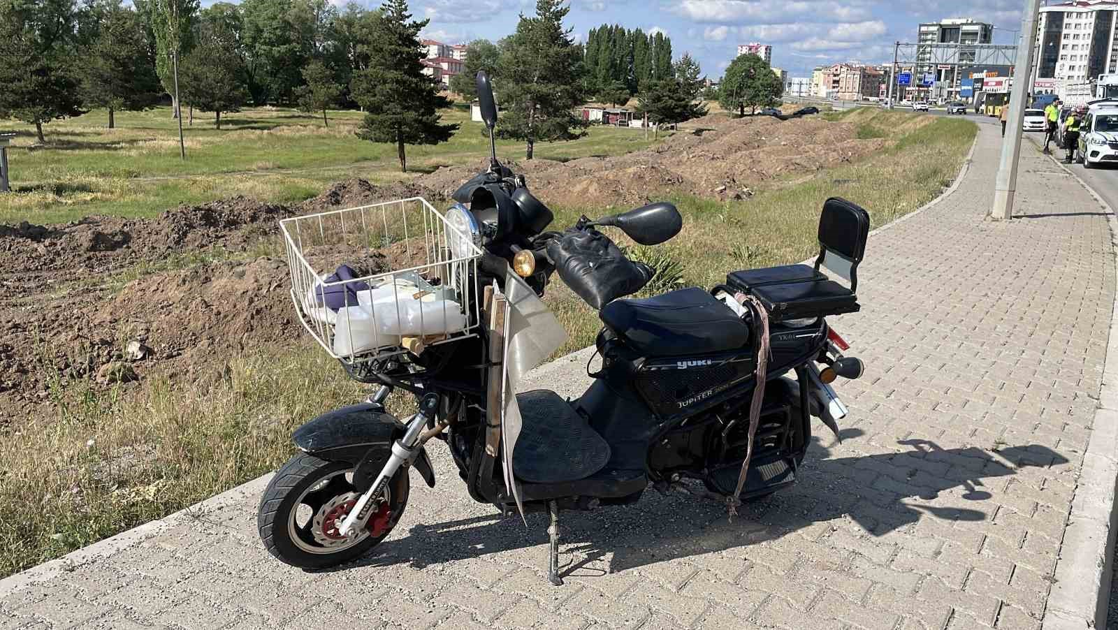 Tırın çarptığı elektrikli motosiklet sürücüsü ağır yaralandı