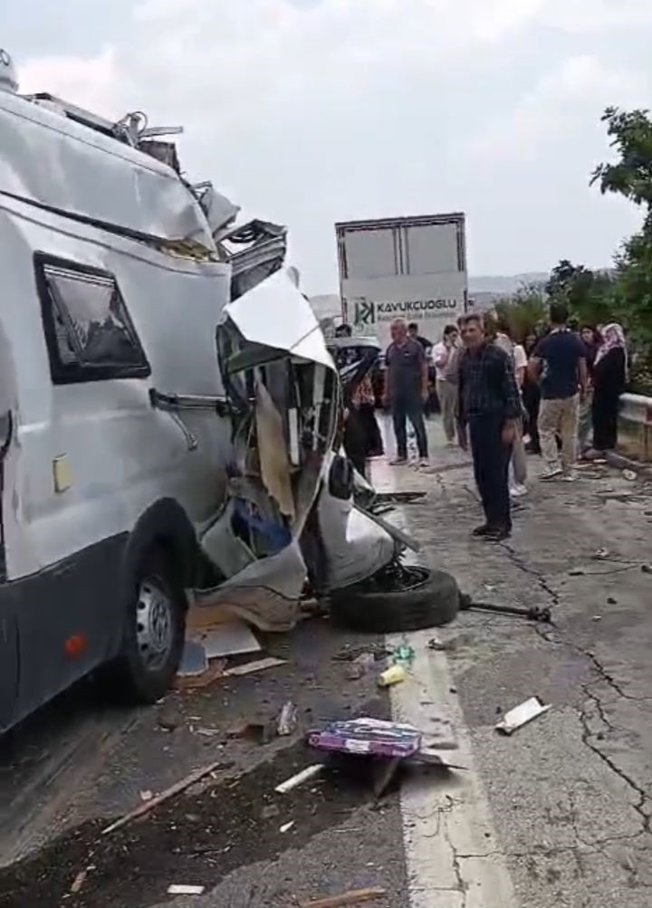 Karavan minibs kamyonete arpt: 1 l, 1 yaral
