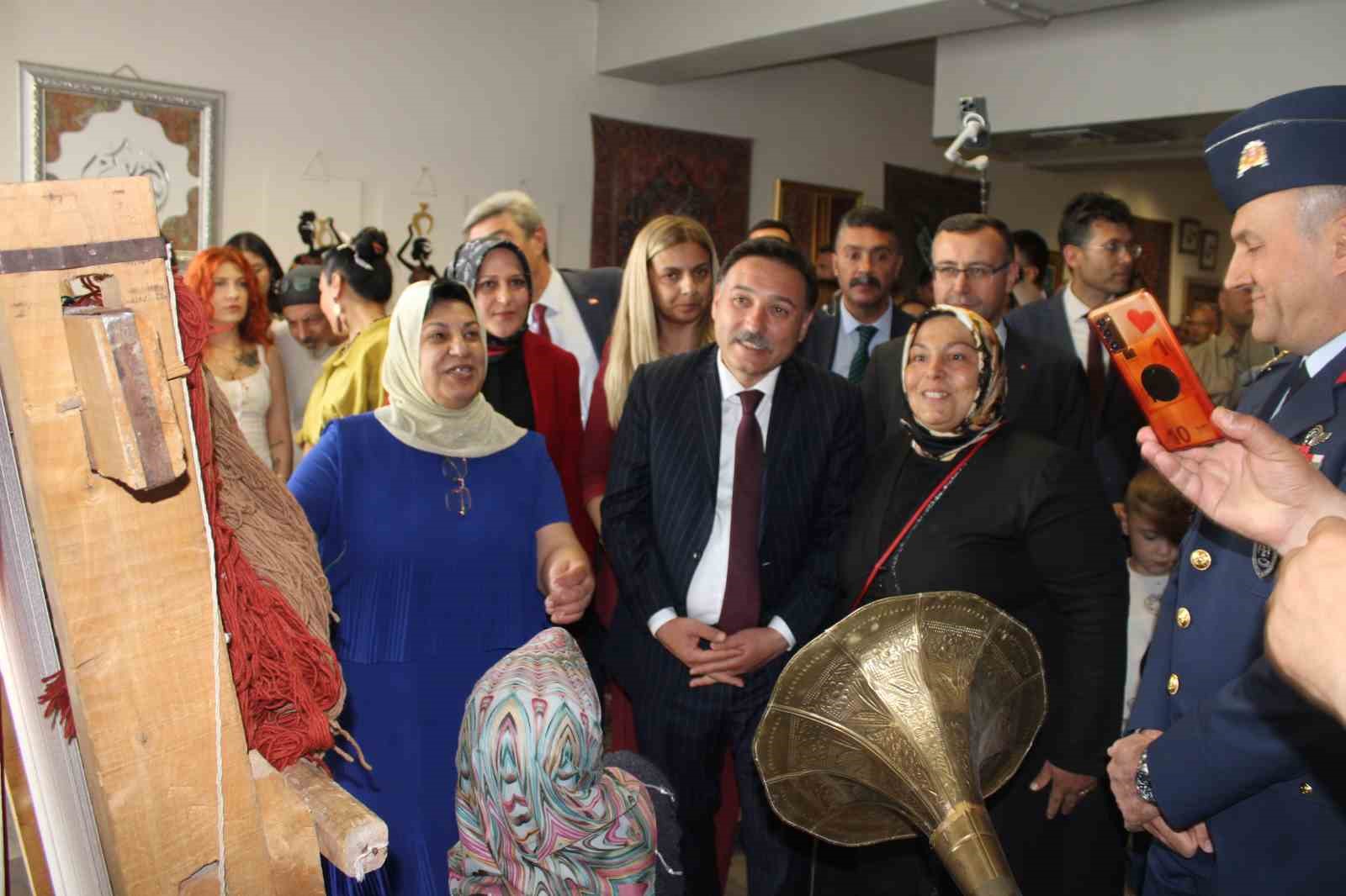 Kadın kooperatiflerinden halı ve kilim sergisi